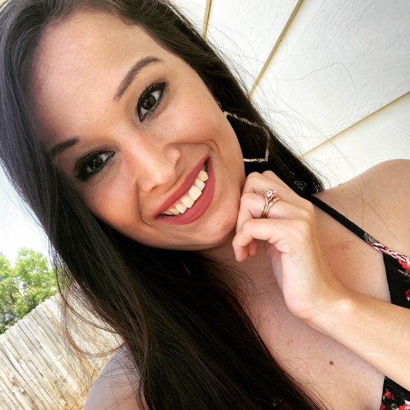 Meet your Posher, Melissa - Picture 1 of 1